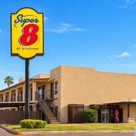 Super 8 by Wyndham Barstow，位于巴斯托的酒店