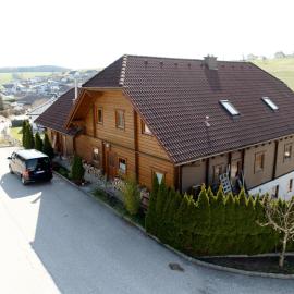 Das Holzhaus，位于Haidershofen的酒店