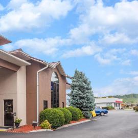 Baymont by Wyndham Pigeon Forge near Island Drive，位于鸽子谷的酒店