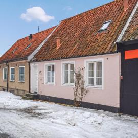 3 Bedroom Nice Home In Simrishamn，位于锡姆里斯港的酒店