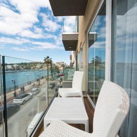 Stylish Beachfront 2 Bedroom Home Near Coast and Dining，位于马尔萨斯卡拉的酒店