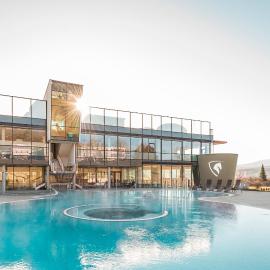 Hotel und Therme NOVA，位于克夫拉赫的酒店