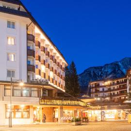 Hotel Alaska Cortina，位于科尔蒂纳丹佩佐的酒店
