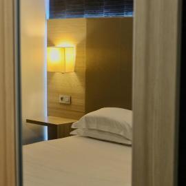 Hôtel L'Escale Coté Port,位于利勒鲁斯的酒店