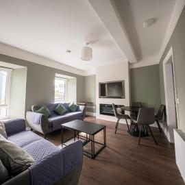 Spacious Townhouse in Kinvara Perfect for Groups，位于金瓦拉的酒店