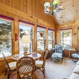 Lakefront McCall Retreat with Sunroom & Tub，位于McCall的酒店