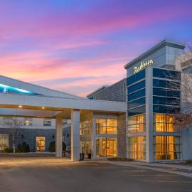 Radisson Hotel & Conference Centre Calgary Airport，位于卡尔加里的酒店