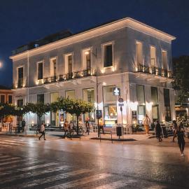 Panellinion Luxury Rooms，位于卡拉马塔的酒店