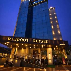Hotel Rajdoot Royale by Ambai，位于Ichalkaranji的酒店