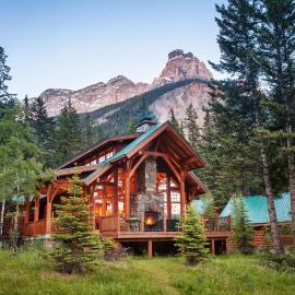 Cathedral Mountain Lodge，位于菲尔德的酒店