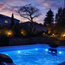 Ferienhaus Wintergarten für 8 Gäste und 2 Hunde in der Eifel mit toller Aussicht, Kamin und Garten，位于施莱登的酒店