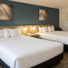 Rancho San Diego Inn & Suites，位于埃尔卡洪的酒店