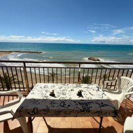 ApartEasy - Cunit Apartment with sea view and balcony，位于库尼特的酒店