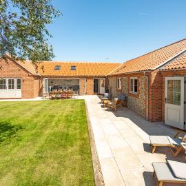 Flint Cottage Brancaster Staithe，位于布兰克斯特的酒店