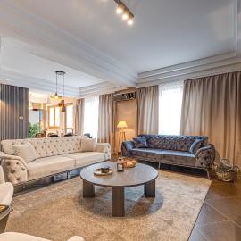 Grand Stamboliyski Suite - Luxury 150sqm 2BR & 2 Bath Apt，位于索非亚的酒店