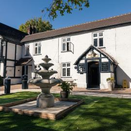 The Tudor Hotel，位于哈罗的酒店