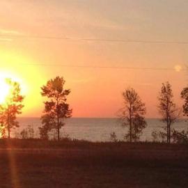 Beach House Overlooking Lake Michigan，位于Algoma的酒店