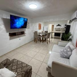 Departamento 2 habitaciones con patio y estacionamiento，位于Ciudad Acuña的酒店