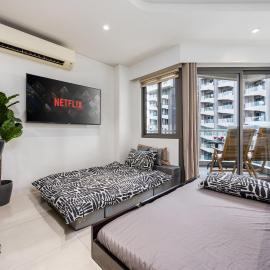 Studio for 5 at Tambuli Residences Garden View by Dominik Studio Apartment with Pool Access & Balcony in Mactan，位于Maribago的酒店