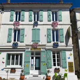 Les Papillons，位于Verteillac的酒店