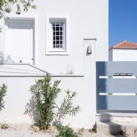 Modern Sea-View Maisonette in Spetses for 6 people，位于斯派赛斯的酒店