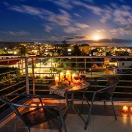Cosy Flat with Panoramic View, 15 min to Airport，位于Yeroskipou的酒店