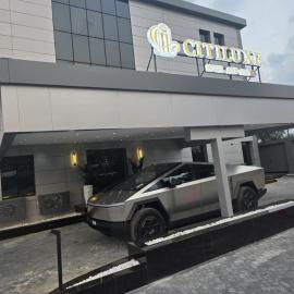 Citiluxe hotel and Suites，位于瓦里的酒店