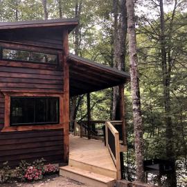 Theodore Tiny Cabin- RRG Hot Tub Pet Friendly，位于Slade的酒店