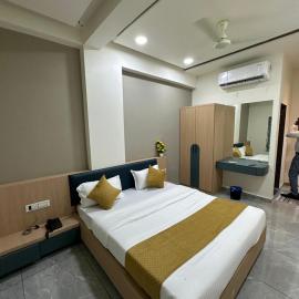 Hotel Embassy Inn，位于Ānakhol的酒店