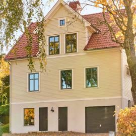 Toppmodern lägenhet i sekelskiftesvilla，位于Taberg的酒店