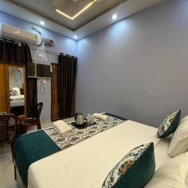Hotel Grand Harmony，位于Ayodhya的酒店