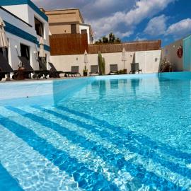 Ocean Suite by SHC with heated pool only for adults，位于特尔德的酒店