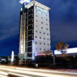 Luxury Hotel，位于乌山市的酒店