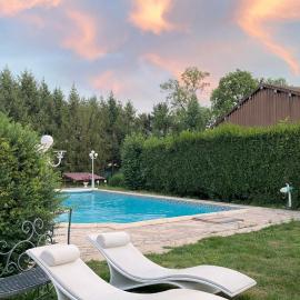 Domaine de la Moivre - Ferme de charme & piscine，位于Saint-Jean-sur-Moivre的酒店