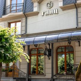 GANZ Hotel & Spa，位于伊万诺-弗兰科夫斯克的酒店
