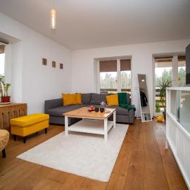 Lahemaa Apartment with Sunny Balcony near Viru Bog，位于Kolga的酒店