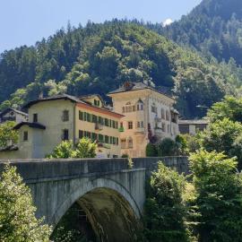 Camera di 50 mq con bagno e grande balcone privato