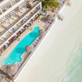 ZAN Island Beach Hotel，位于江比阿的酒店