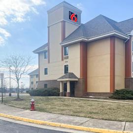 Studio 6 Chantilly VA Washington Dulles Airport，位于尚蒂伊的酒店