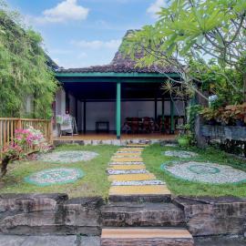 Hotel O near Parangtritis Beach formerly Paris Ocean，位于Girijati的酒店