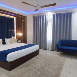 Hotel DSR Park Near igi Airport Delhi，位于Majhera的酒店