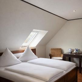 Vier Jahreszeiten Hotel，位于Husum的酒店