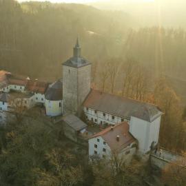 Zum Schlosswirt，位于Fürsteneck的酒店