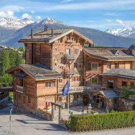 Hostellerie du Pas de l'Ours "Relais et Châteaux",位于克莱恩 蒙塔纳的酒店