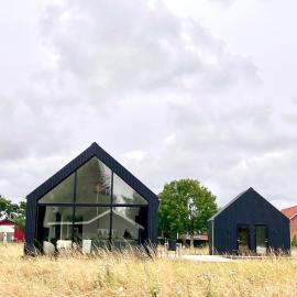 Nyt og hyggeligt sommerhus ved Remmerstrand，位于莱姆维的酒店