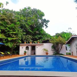 Hacienda Escondida 10min to Airport，位于阿拉胡埃拉的酒店