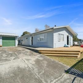 Bach to the Beach - Foxton Beach Holiday Home，位于Foxton的酒店