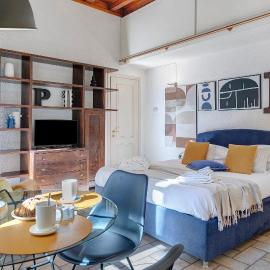 Studio Apartment 1 Min From Lake，位于科莫的酒店
