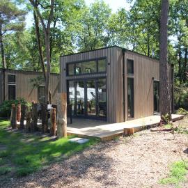 Knusse Tiny House in de natuur，位于巴勒纳绍的酒店
