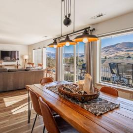 Cozy Condo in Chelan with Balcony & Views，位于奇兰的酒店